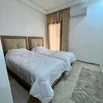Apparemment Deux Chambres Salon 16