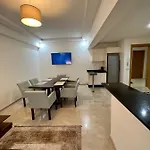 Apparemment Deux Chambres Salon 16