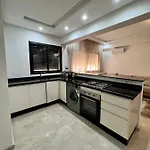 Apparemment Deux Chambres Salon 16
