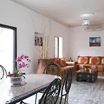 Private Villa Halal 2 Rooms Swimming Pool Not Overlooked