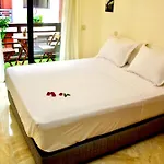 Luxurious King Bed Suite W/Pool. Well Centered.