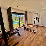 Amelkis Golf Manor