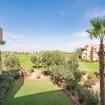 Relax Front Of Golf-Pool-Topaze