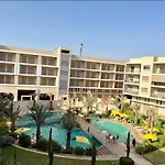 Sunny Apartment Pool View