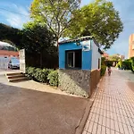 Julie\'S Airport Apartment