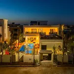 Luxury Villa Heated Pool, Cinema & Game Room