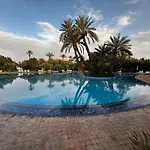 Apartment Cosy With Pool And Garden