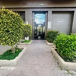 Central Marrakech 2-Bedroom Apartment-2 Balconies Pool & Parking Near Majorelle