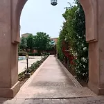Rez-De-Chaussee Avec Piscine