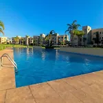 Cosy Flat 2 Bedrooms With Pool And Garden