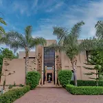 Oasis Villa Prime Location Full Staff Cinema