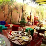 Hostel Villa Red City