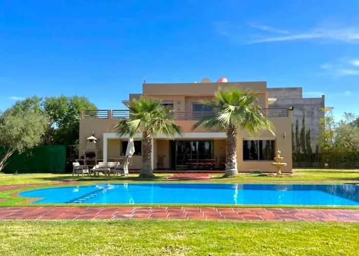 Spacious Moroccan Private Villa With Heated Pool