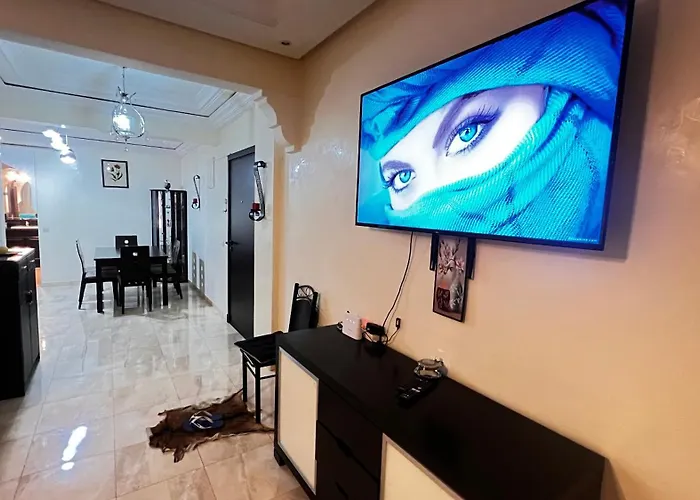 Magnifique Appartement Spacieux Confort Propre Familial 2 Chambres Salon Et Salle A Manger A 20Mn A Pied De Place Jemaa El Fina 4 Piscines Dans Espace De Golf A 12 Mn En Voitures L Entree Est Gratuit Pour La Clientele Ouvert Entre 10H Et 20H