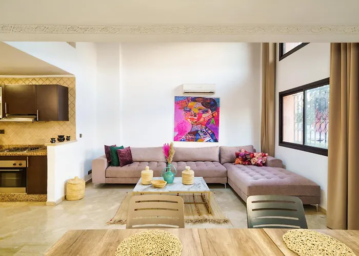 Charming 2-Bed Duplex In Downtown-Heart