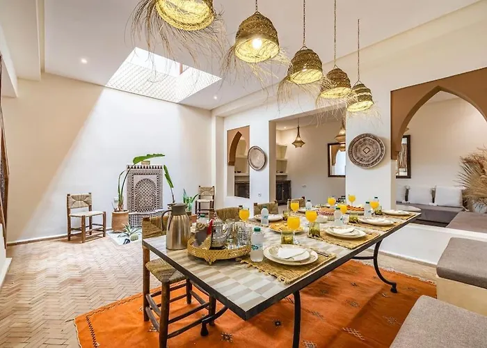 Riad Macan Exclusive And Trendy Chich Breakfast Incl