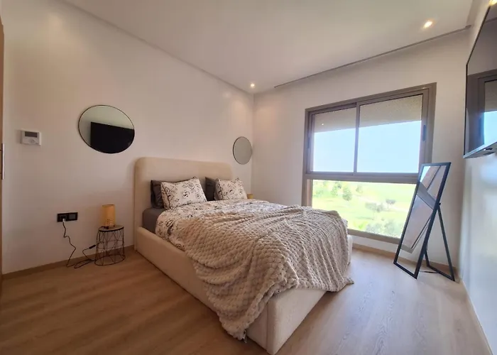Apartment Avec Piscine Et Jardins