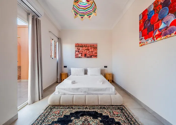 Cityscape Bliss Spacious & Sunny Apartment