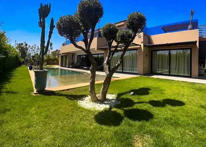 Villa In Marrakech - 5 Suites, Heated Pool, Jacuzzi, Transportation, Volleyball & Padle Court, Complimentary Breakfast