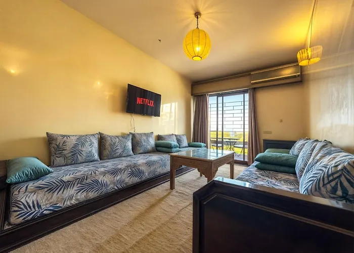 Central Marrakech 2-Bedroom Apartment-2 Balconies Pool & Parking Near Majorelle