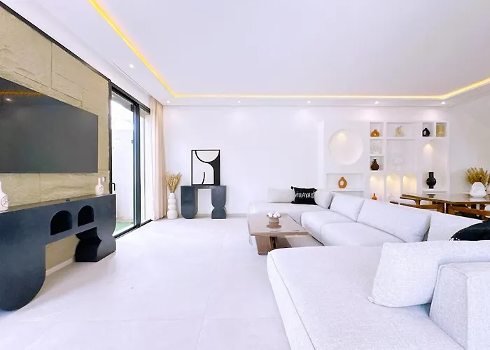 Villa Kais Luxe, Serenity And Security With Pool