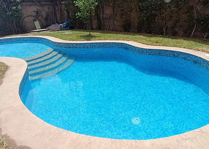 Rez-De-Chaussee Avec Piscine