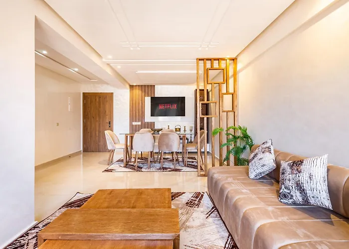 5 Stars Home With Pool & Parking