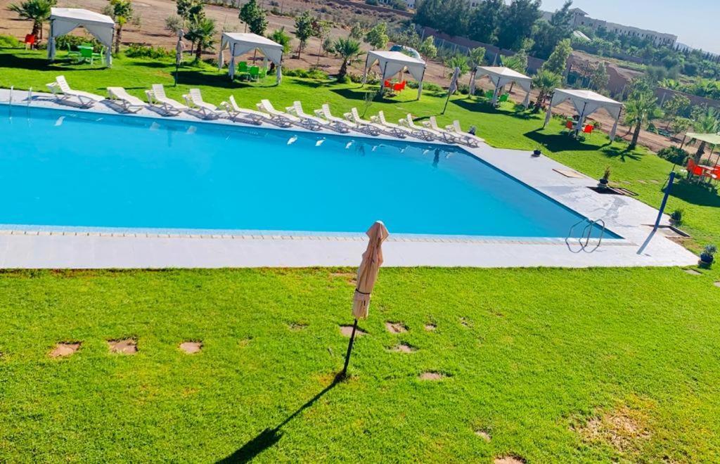 Apartment Entoure De Verdure, Grande Piscine *