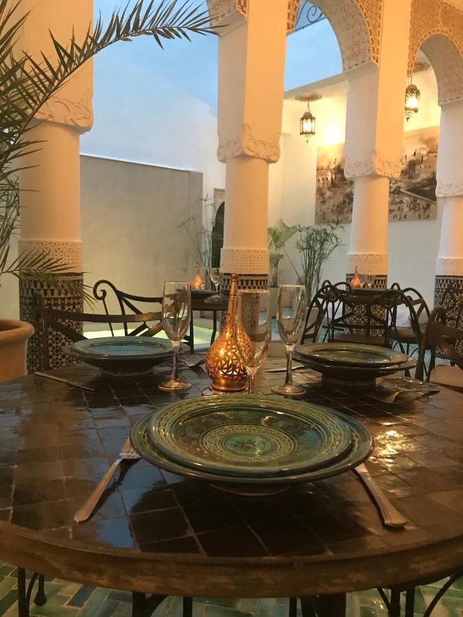 Dollar Des Sables & Riad