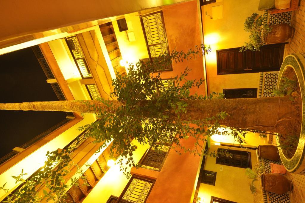 Cecil Hotel 2*
