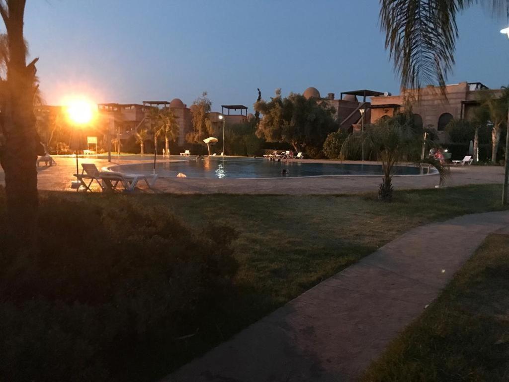 Dans Avec Golf, Piscine