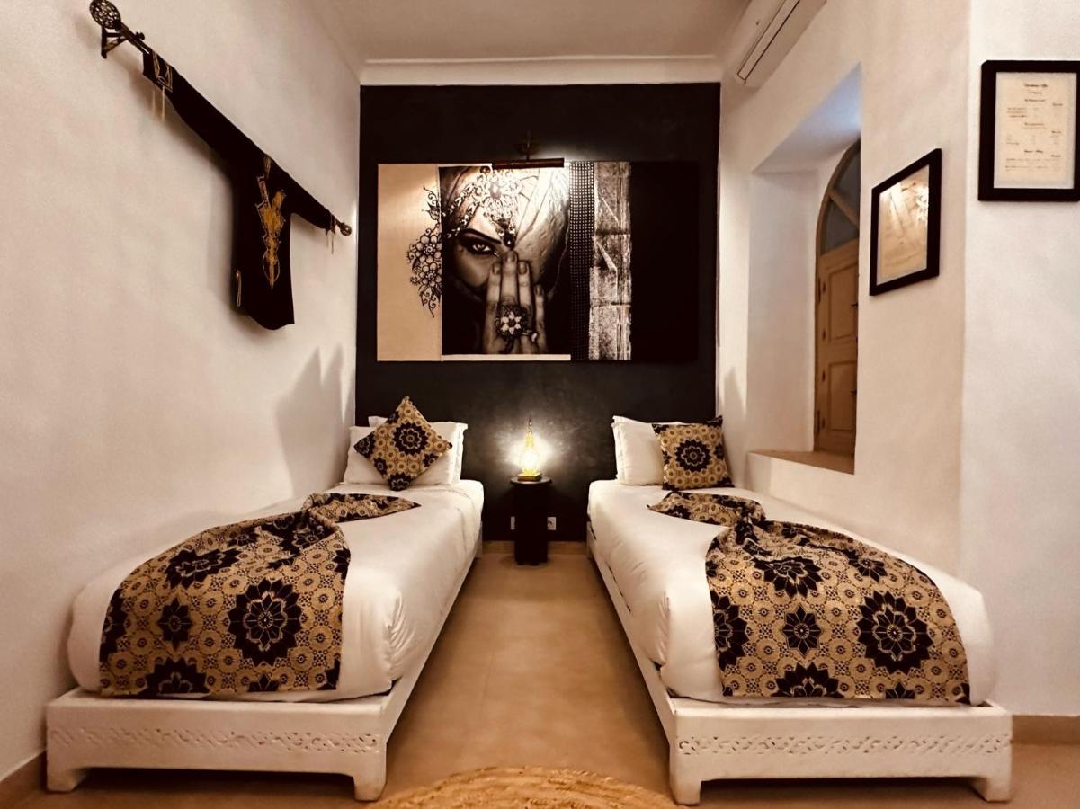 Dollar Des Sables & Riad