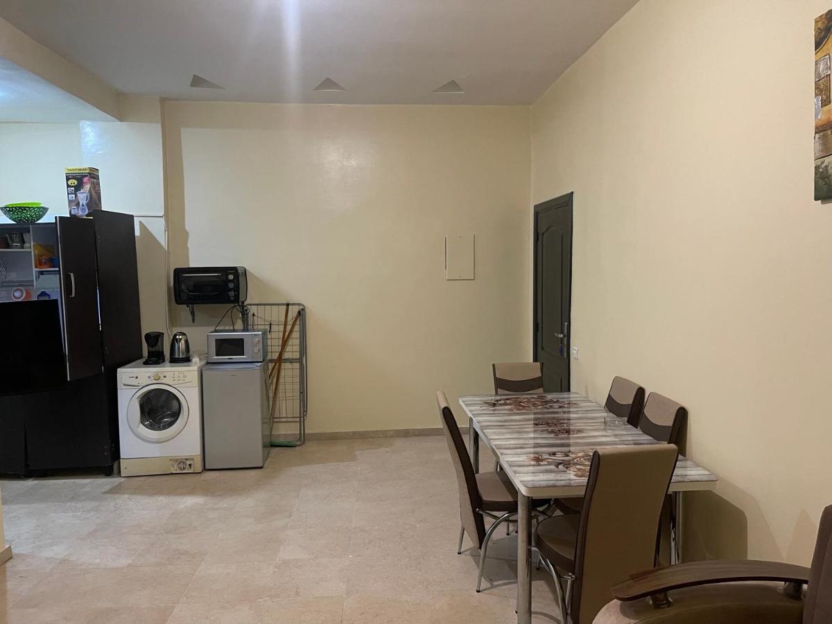 Numero 4 Au Rez-de-chaussee Pour Famille Apartment