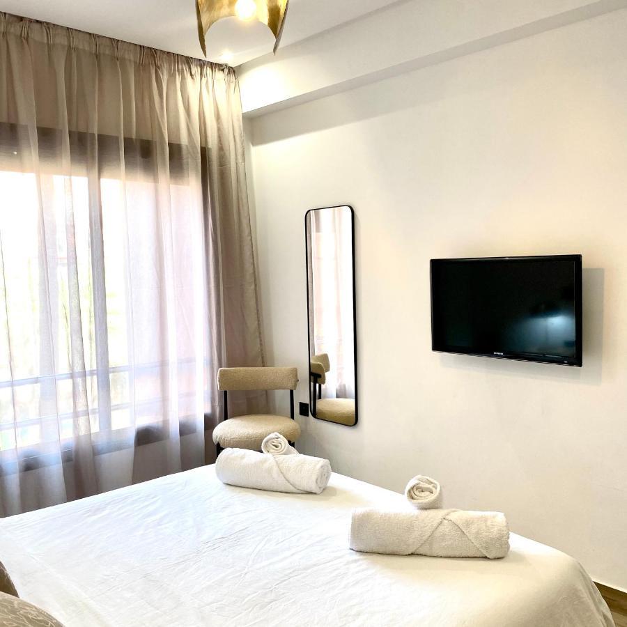 Apartamento Rooftop Pool, Bright & Cozy In City Center Marrakesh