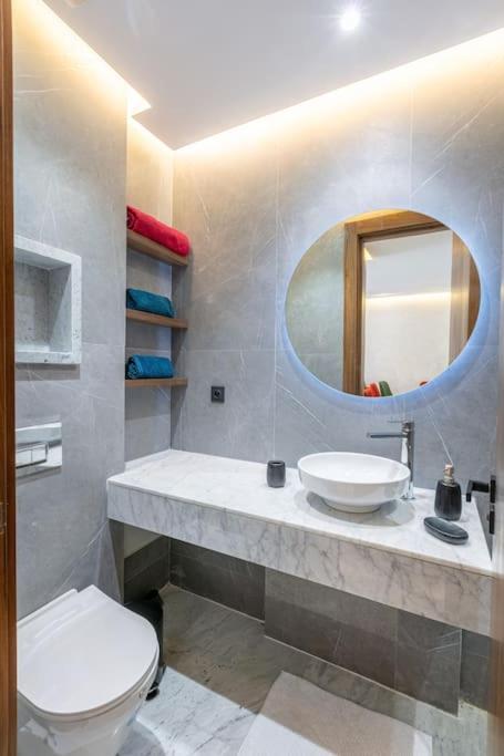 Apartamento Peaceful Living: Chic Apartment, Prime Location *