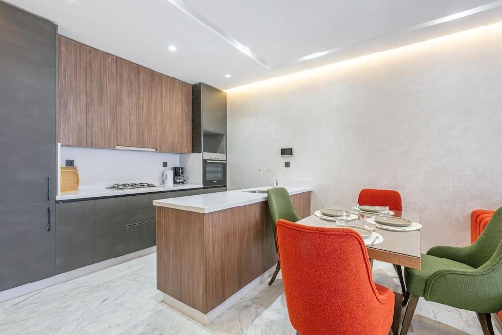Peaceful Living: Chic Apartment, Prime Location Apartamento