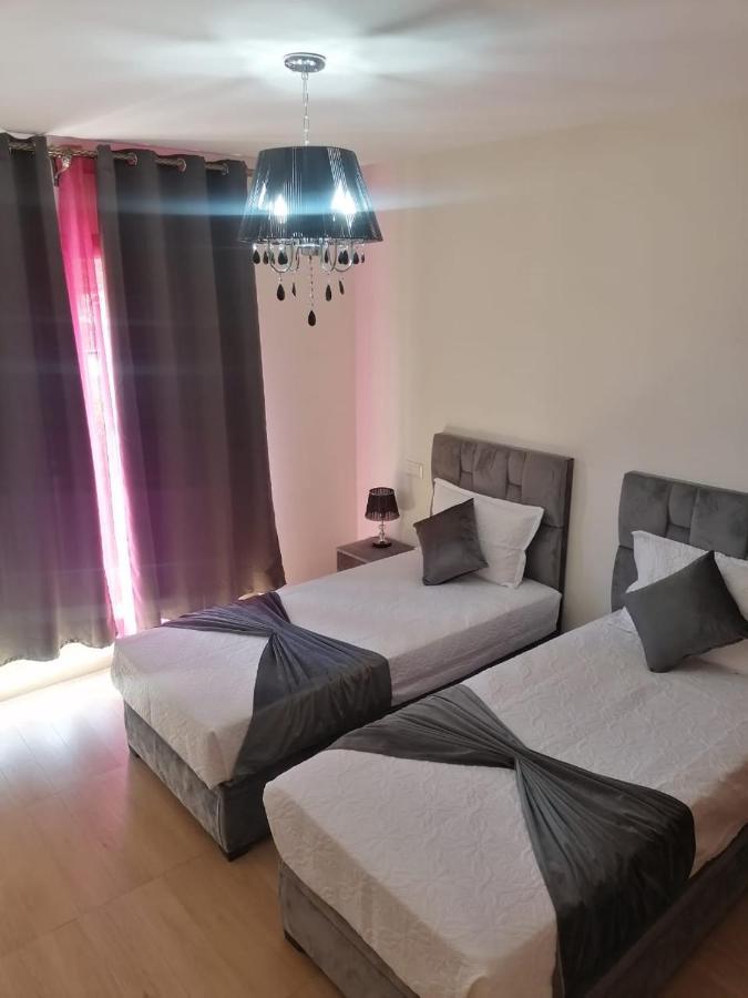 An Elegant For Rent With A Pool And A View Of The Mountains In Appartement