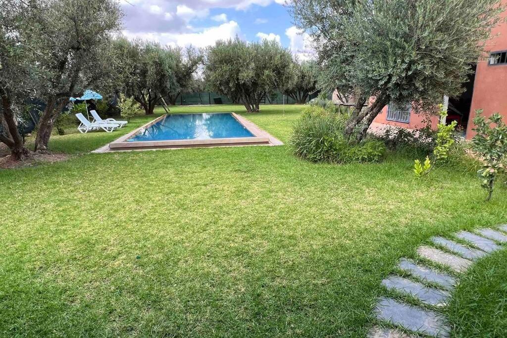 Du Jardin Secret, Terrain De 1200 M2 *