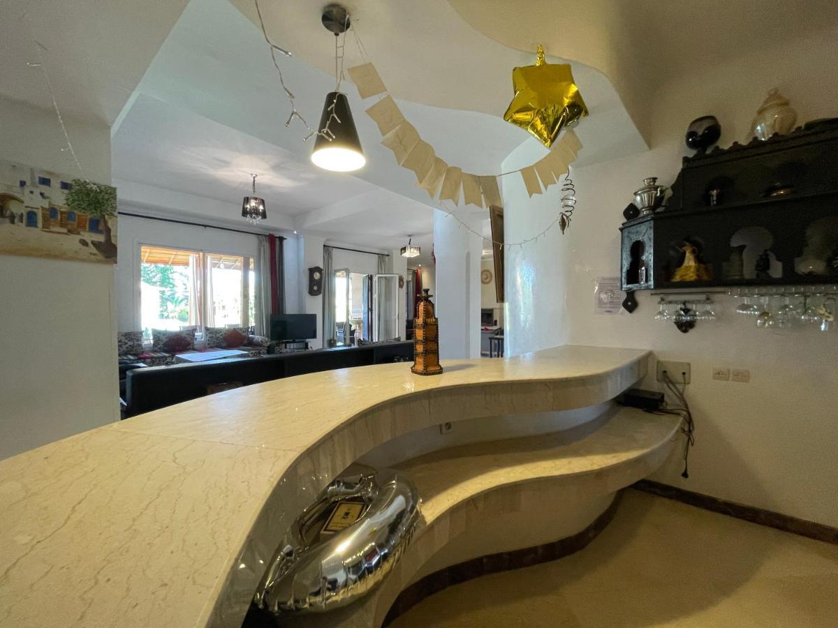 Villa Authentic Ideal For 16+ Guests *
