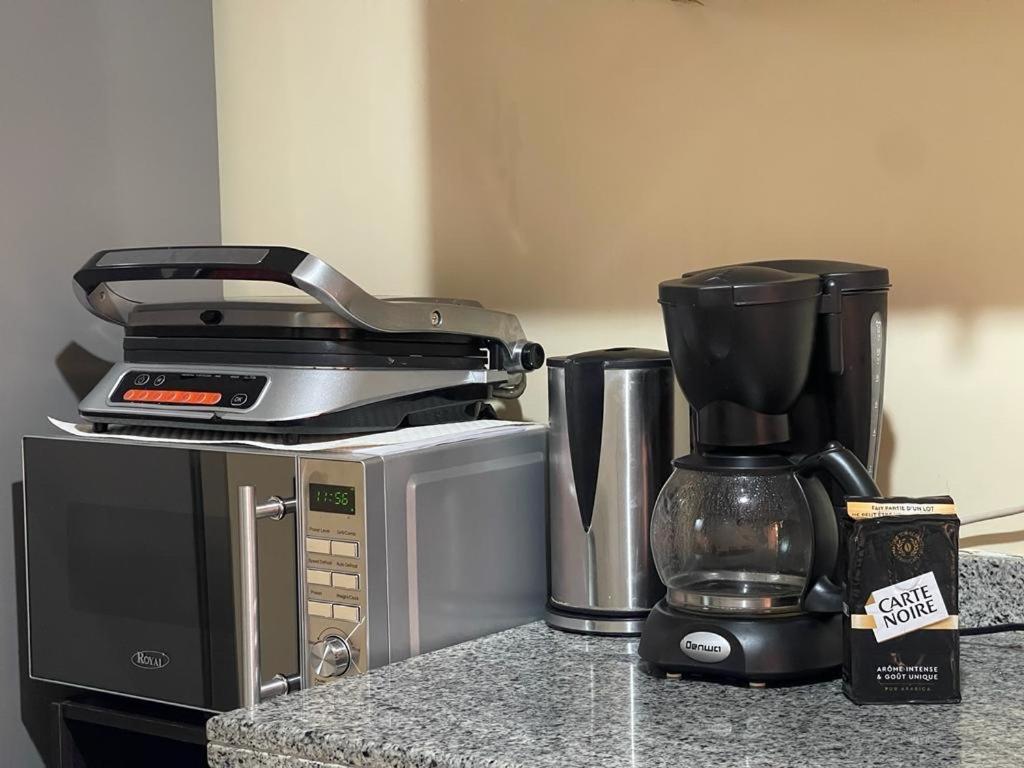 Appartement Magnifique Spacieux Confort Propre Familial 2 Salon Et Salle A Manger A 20mn A Pied De Place Jemaa El Fina 4 Piscines Dans Espace De Golf A 12 Mn En Voitures L Entree Est Gratuit Pour La Clientele Ouvert Entre 10h Et 20h *