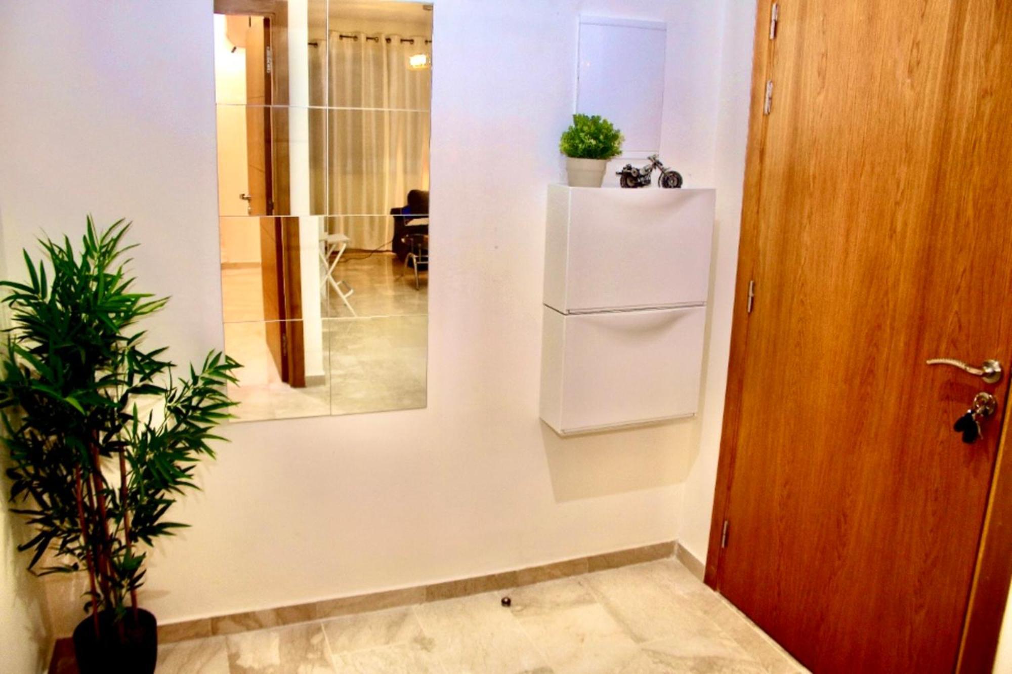 Appartement Luxurious King Bed W/pool. Well Centered. *