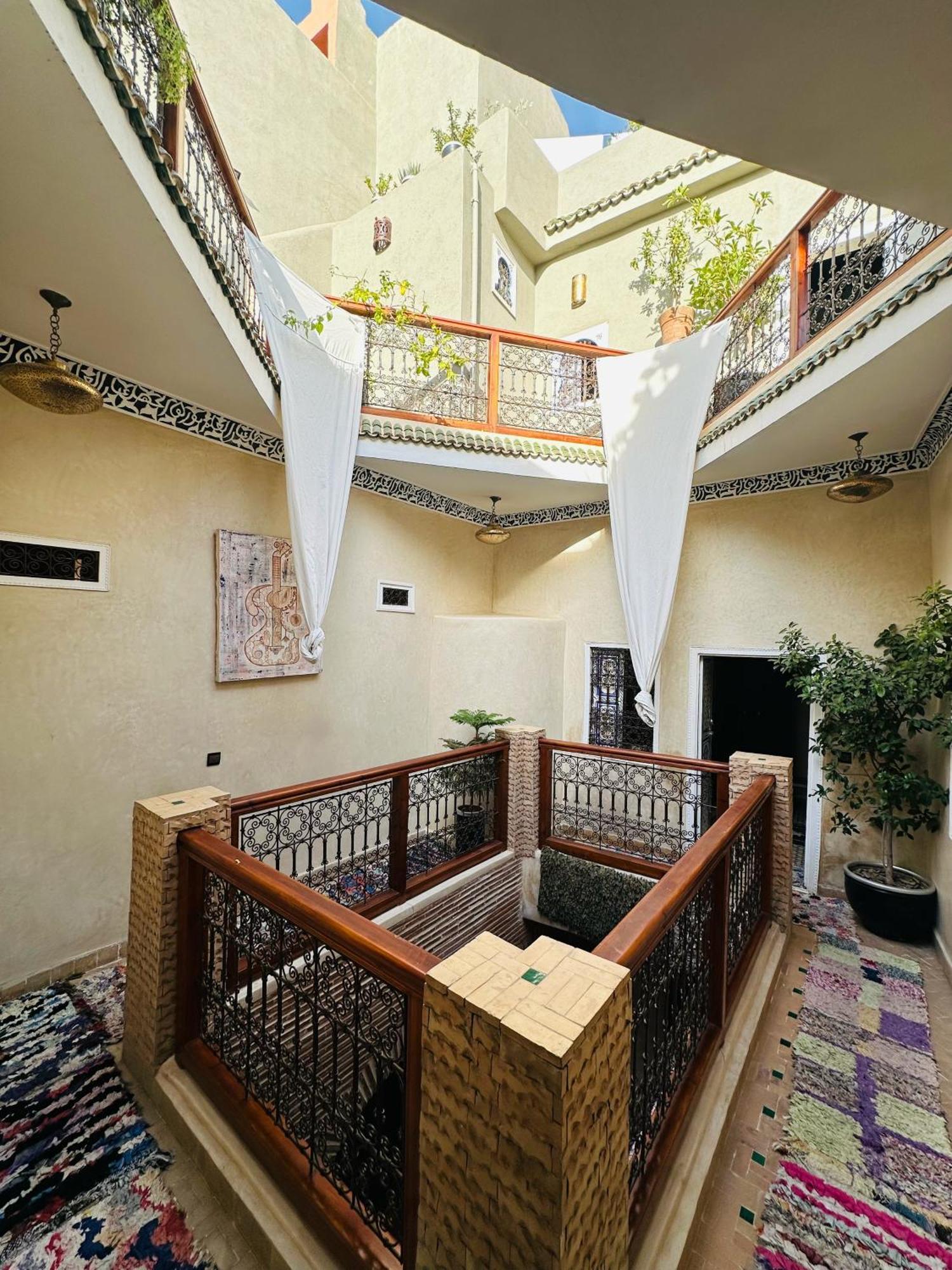 Hna Ben Saleh Riad