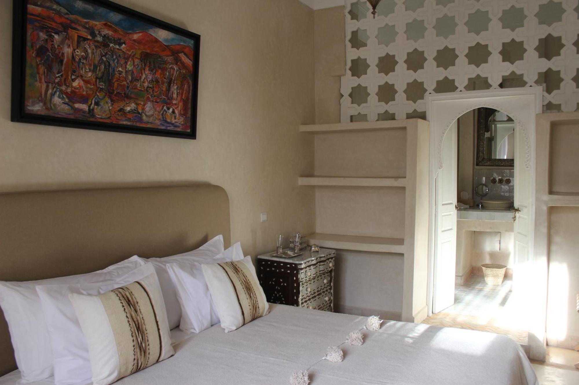 Gasthuis Emberiza Sahari 4*