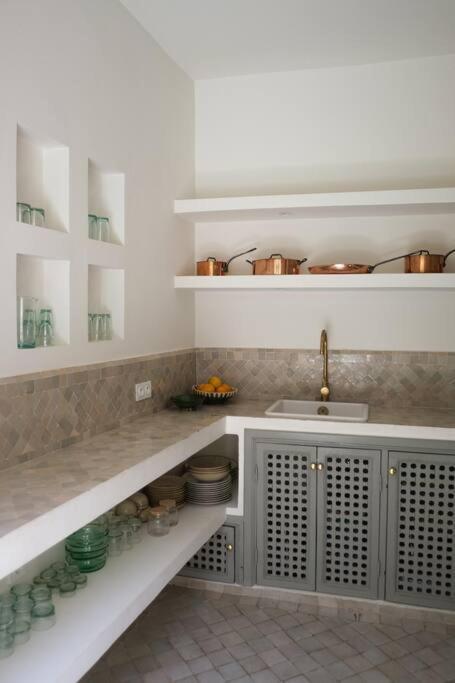 Dar Num, Luxury Private Riad With Pool & Breakfast - Car Access In Medina Villa *