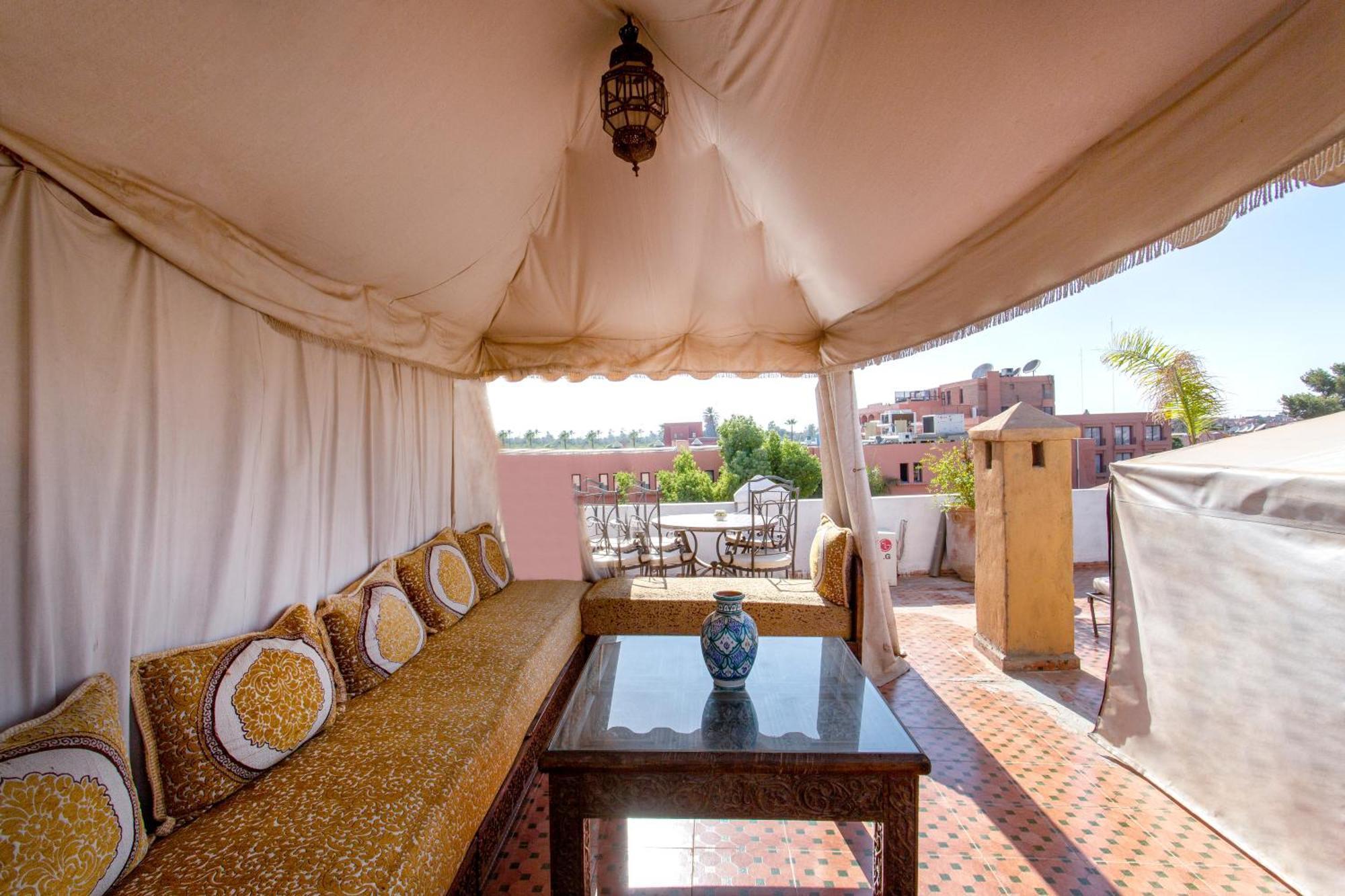 Lakhdar Riad 3*