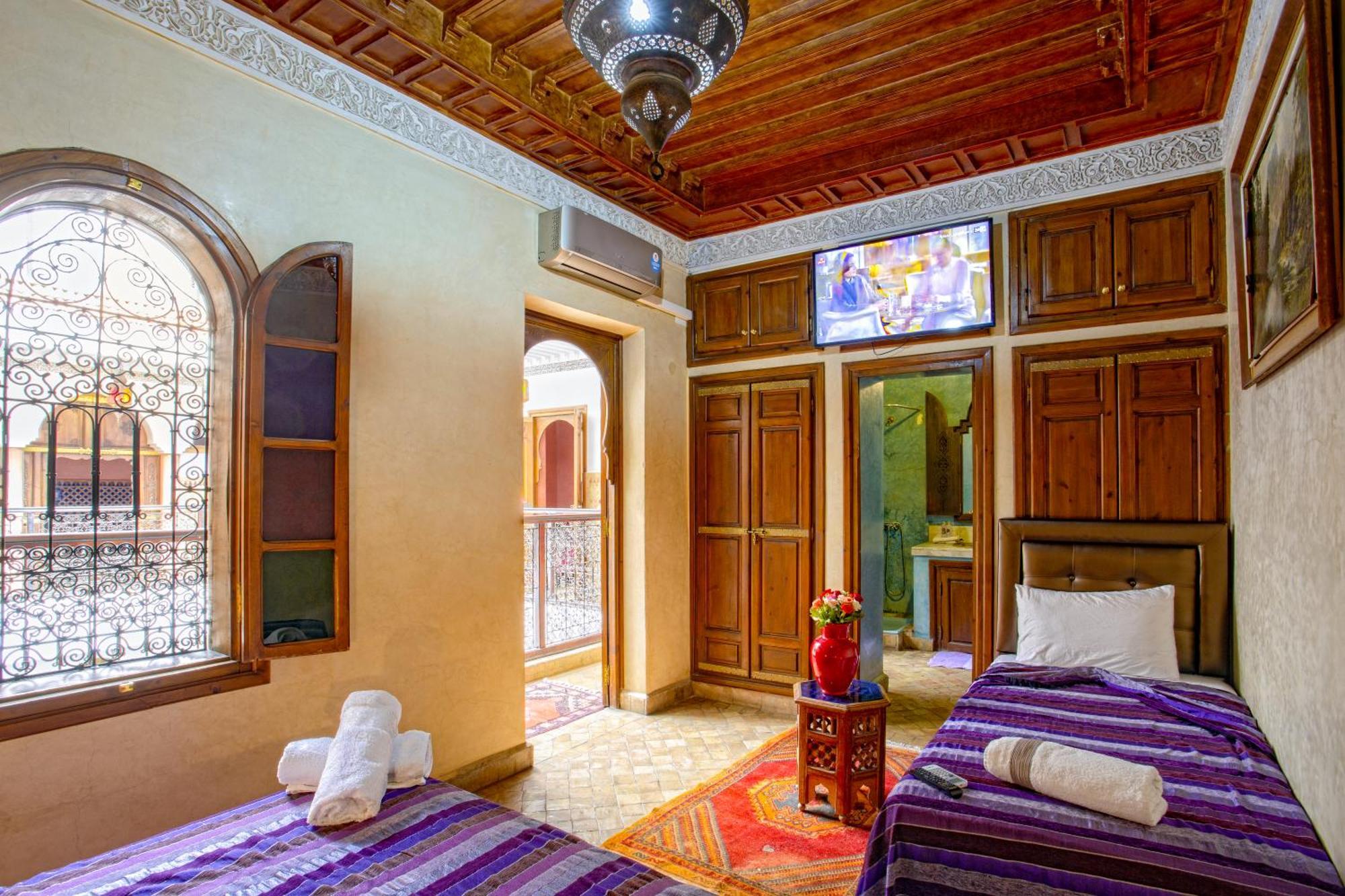 Lakhdar Riad 3*