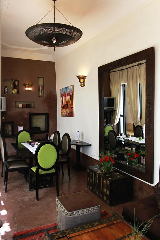 Riad Riad Davia