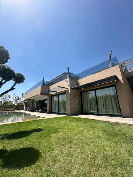 Villa In Marrakech - 5 Suites, Heated Pool, Jacuzzi, Transportation, Volleyball & Padle Court, Complimentary Breakfast *