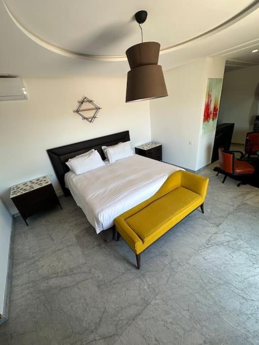 In Marrakech - 5 Suites, Heated Pool, Jacuzzi, Transportation, Volleyball & Padle Court, Complimentary Breakfast