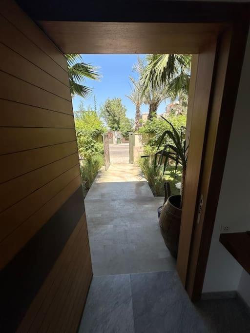 Villa In Marrakech - 5 Suites, Heated Pool, Jacuzzi, Transportation, Volleyball & Padle Court, Complimentary Breakfast *